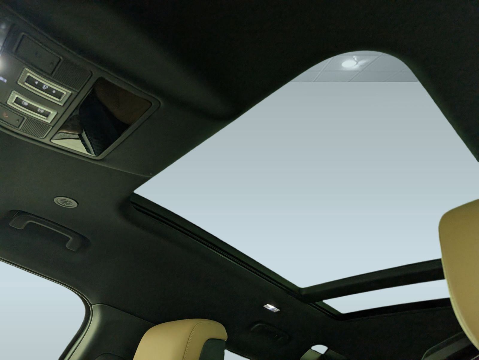 Used 2025 Land Rover Defender 110 S image 24