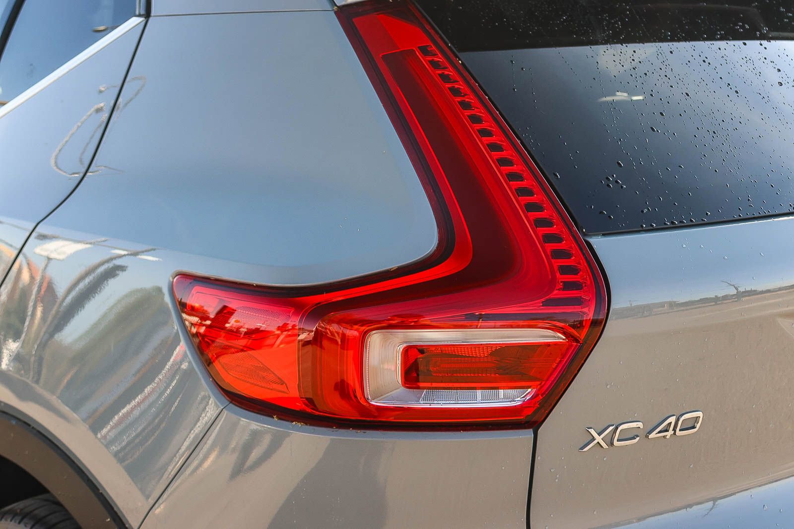 Used 2025 Volvo XC40 B5 Core image 12