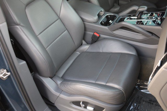 Used 2019 Porsche Cayenne AWD/4WD image 48