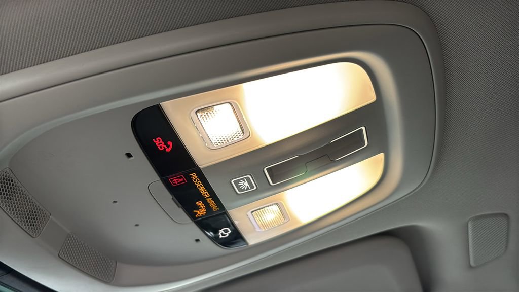 Certified 2025 Volvo XC60 B5 Plus AWD/4WD image 22