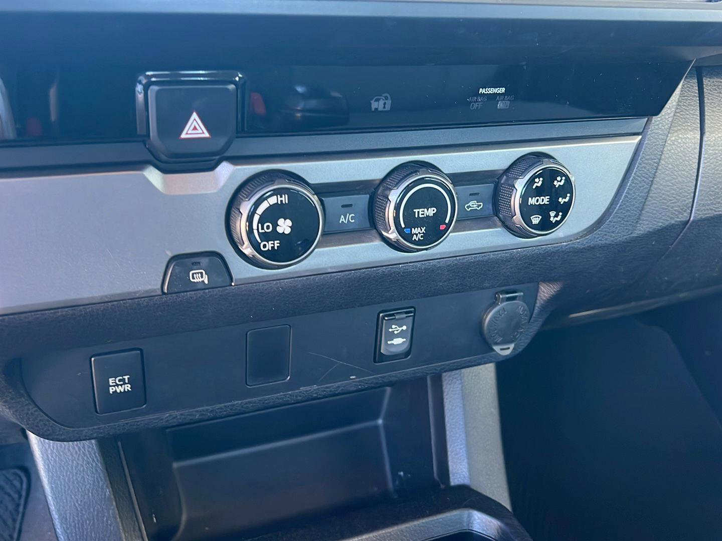 Used 2016 Toyota Tacoma SR image 24