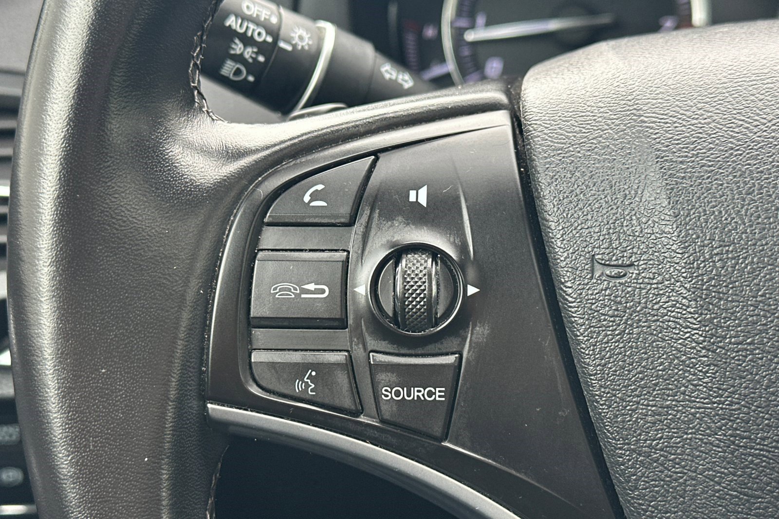 Used 2020 Acura MDX FWD image 30