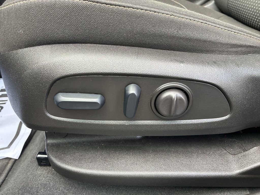 Used 2023 GMC Acadia SLE w/ Driver Convenience Package image 17