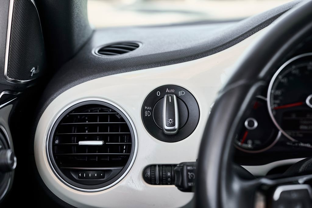 Used 2019 Volkswagen Beetle 2.0T Final Edition SEL FWD image 14