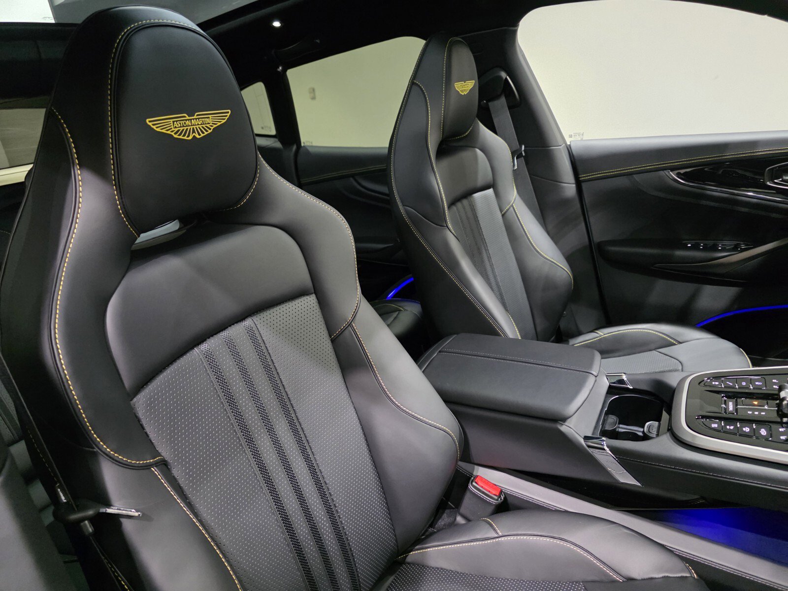 New 2026 Aston Martin DBX 707 image 22