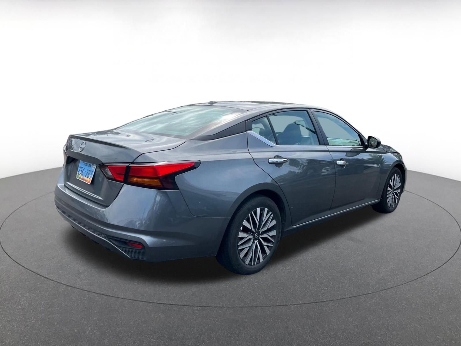 Used 2025 Nissan Altima 2.5 SV FWD image 9