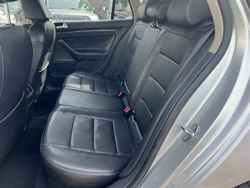 Used 2011 Volkswagen Jetta TDI FWD image 10