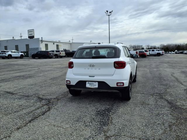 Used 2025 Hyundai Venue SEL image 19