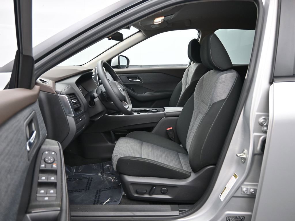 Used 2023 Nissan Rogue SV image 27