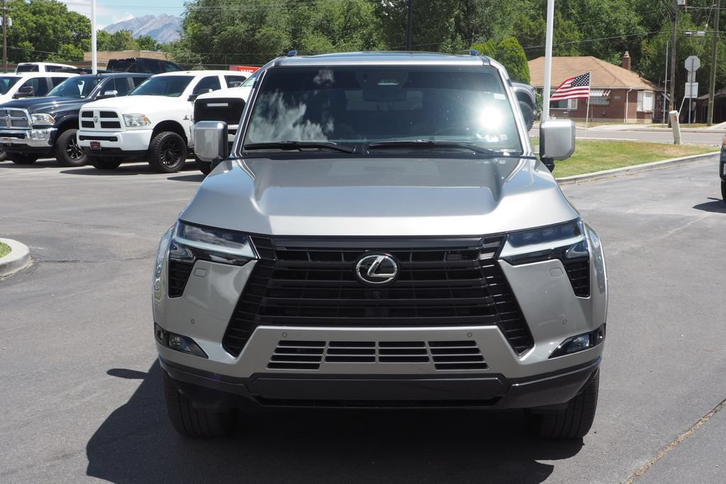 Used 2025 Lexus GX 550 w/ Accessory Package (31) AWD/4WD image 2