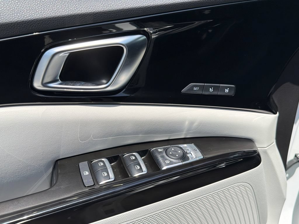 Certified 2024 Kia Carnival SX Prestige FWD image 19