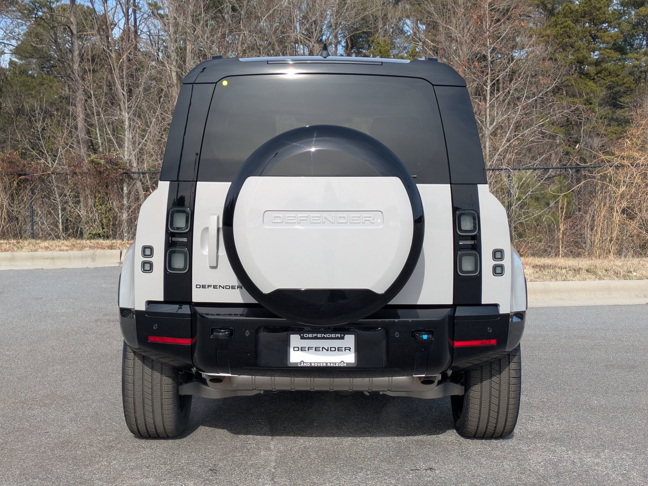 New 2026 Land Rover Defender 110 X-Dynamic SE image 6