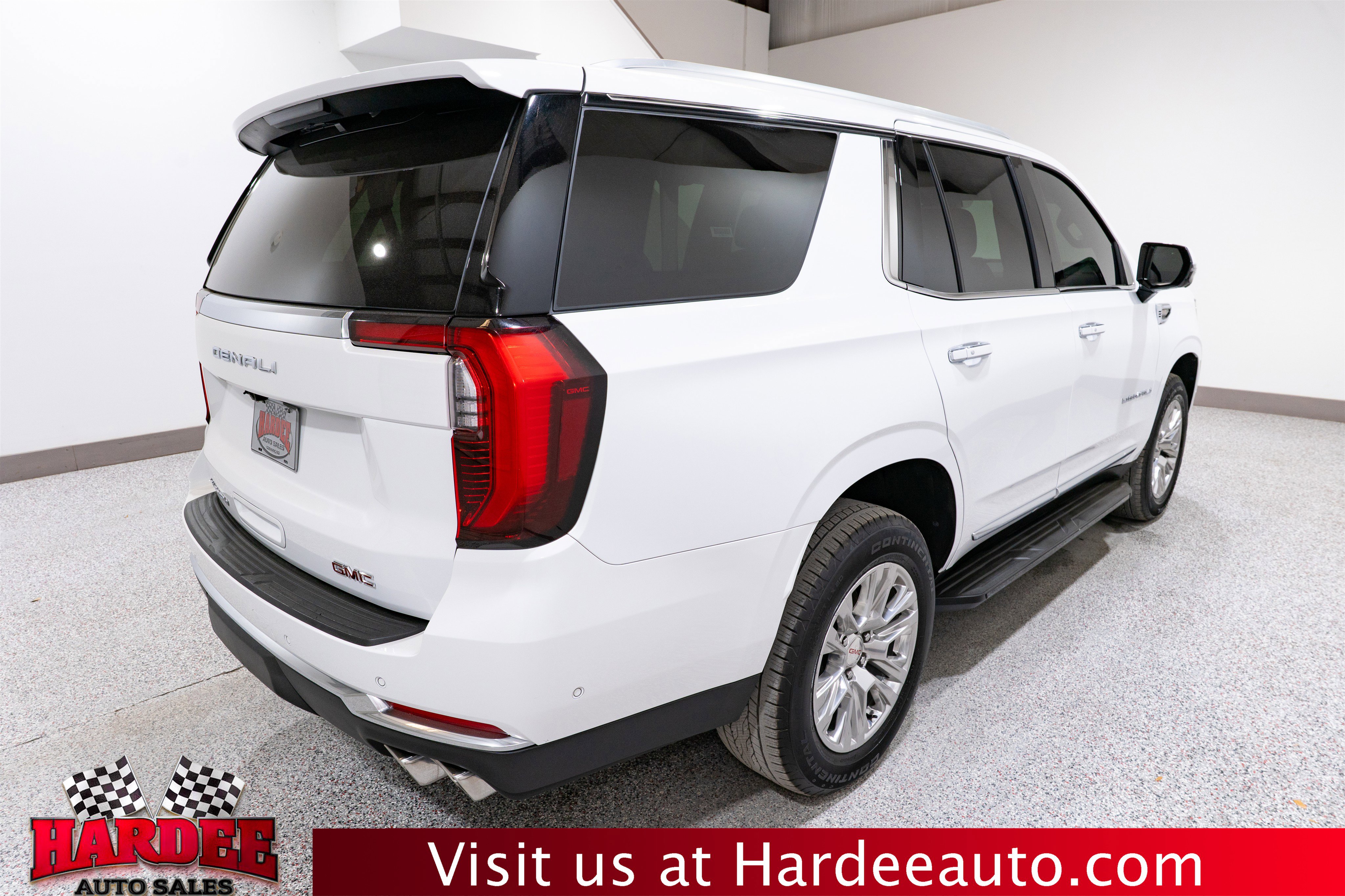 Used 2025 GMC Yukon Denali RWD image 5