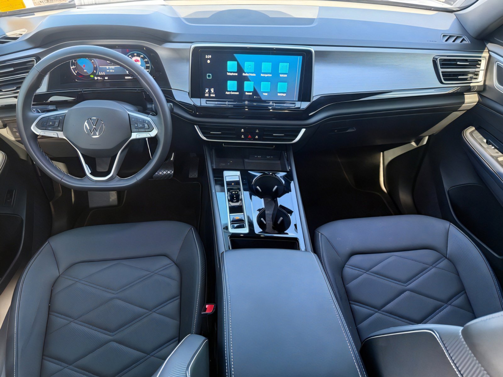 Used 2024 Volkswagen Atlas Cross Sport SE image 29
