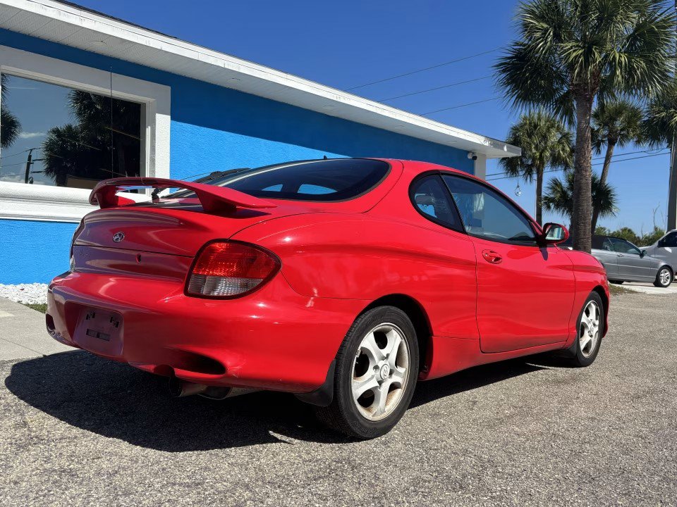 Used 2001 Hyundai Tiburon FWD image 4