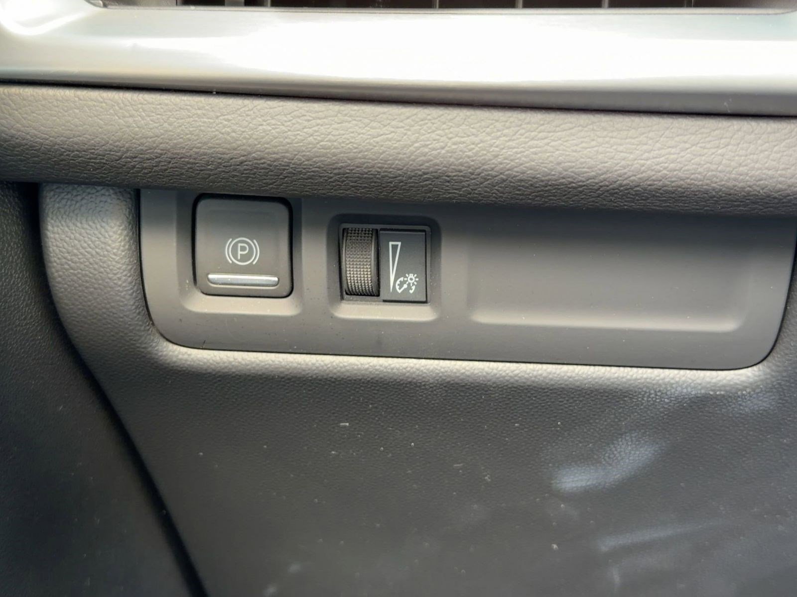 Certified 2025 Cadillac XT4 Premium Luxury image 16