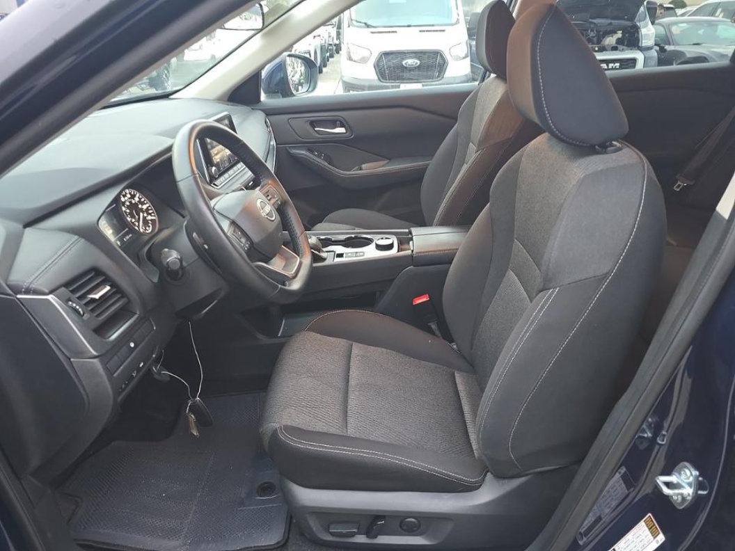 Used 2025 Nissan Rogue SV AWD/4WD image 7