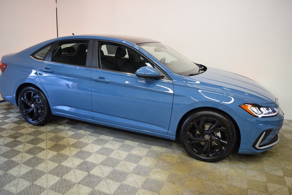 New 2026 Volkswagen Jetta SE image 3