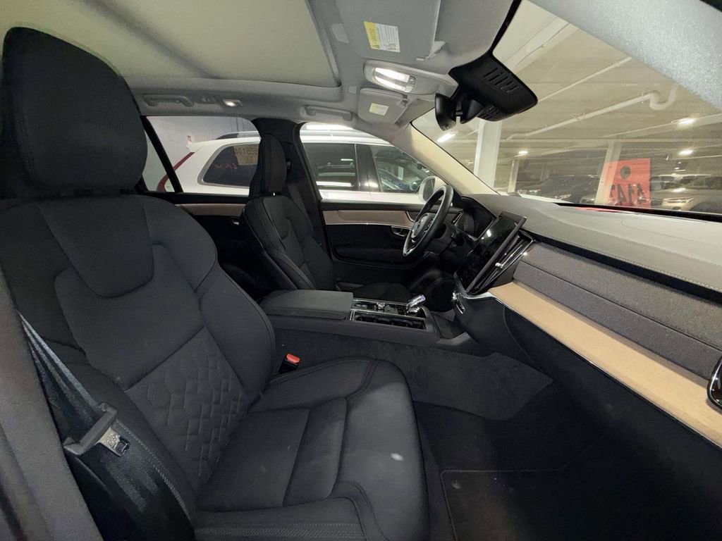 Used 2025 Volvo XC90 B6 Plus AWD/4WD image 6