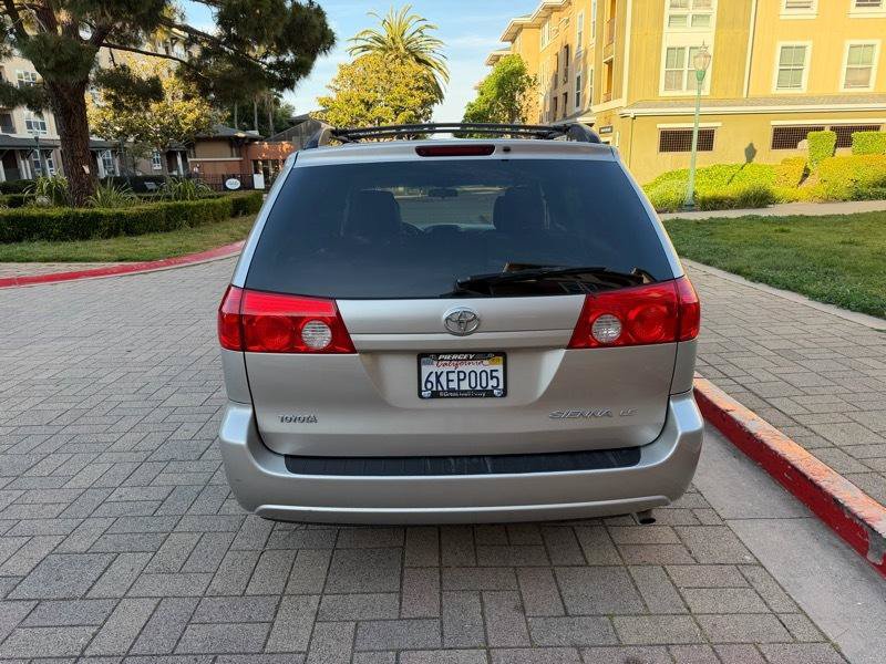 Used 2010 Toyota Sienna LE FWD image 5