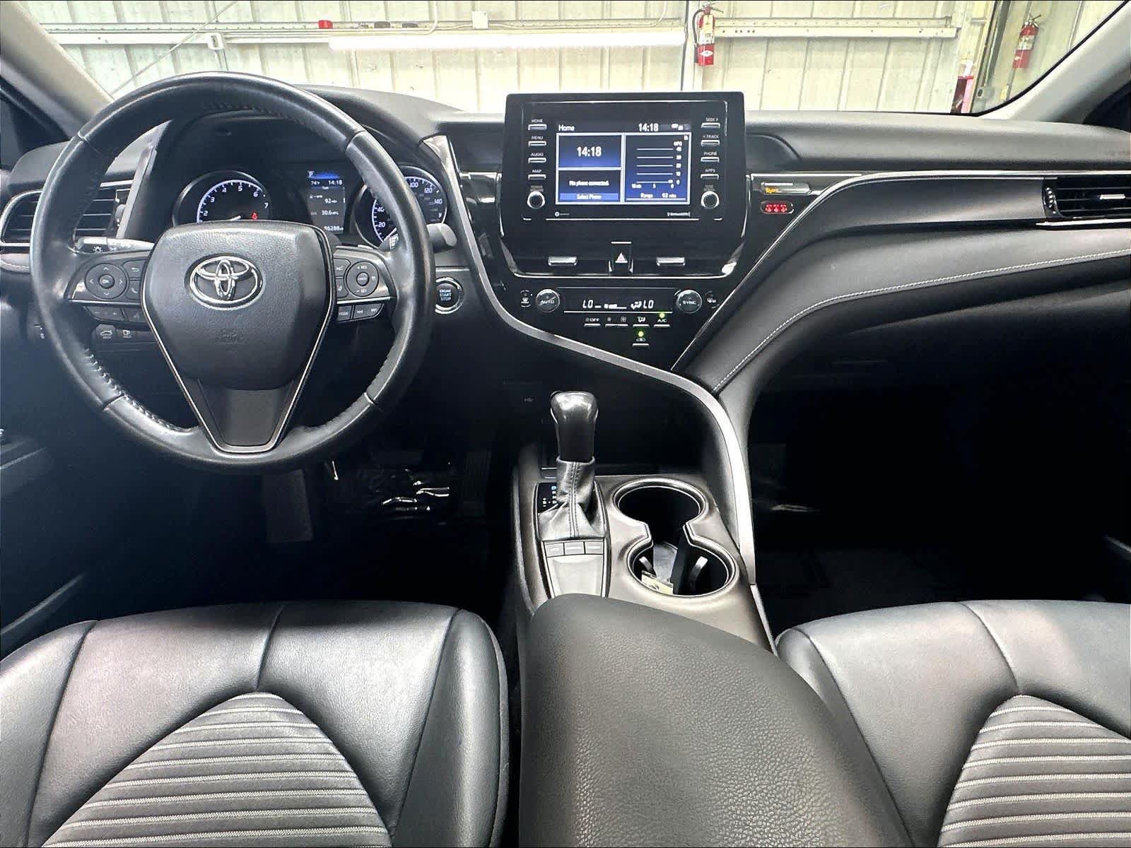 Used 2022 Toyota Camry SE w/ Convenience Package FWD image 10