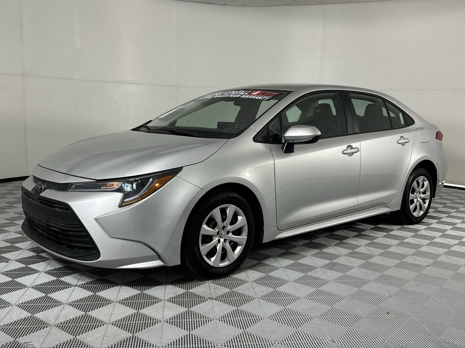 Used 2025 Toyota Corolla LE FWD image 4