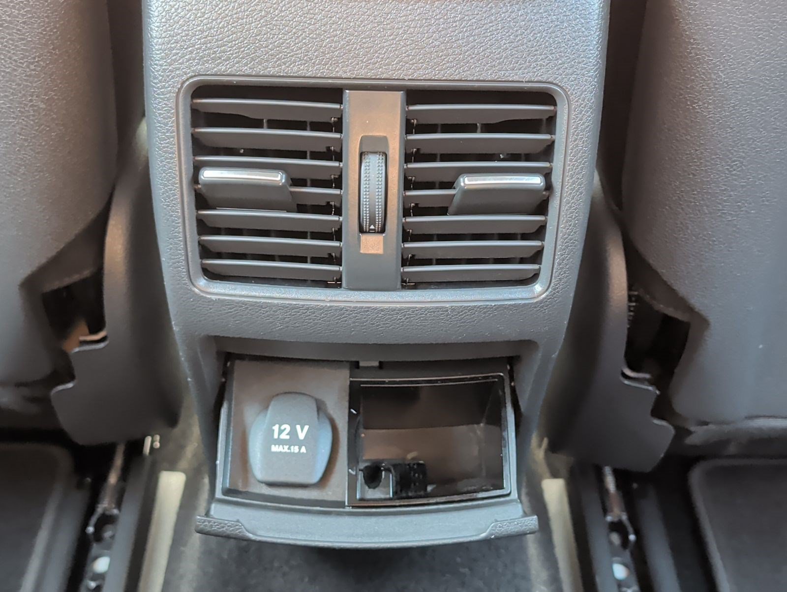 Used 2014 Mercedes-Benz CLA 250 image 24