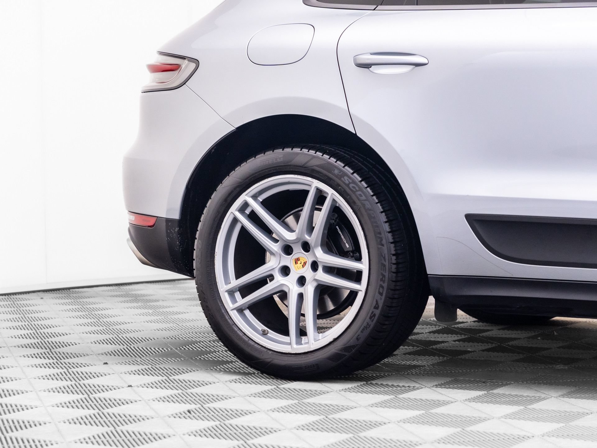 Used 2020 Porsche Macan AWD/4WD image 39