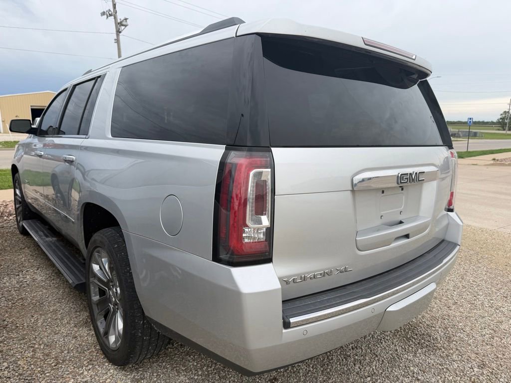 Used 2015 GMC Yukon XL Denali w/ Premium Package AWD/4WD image 3