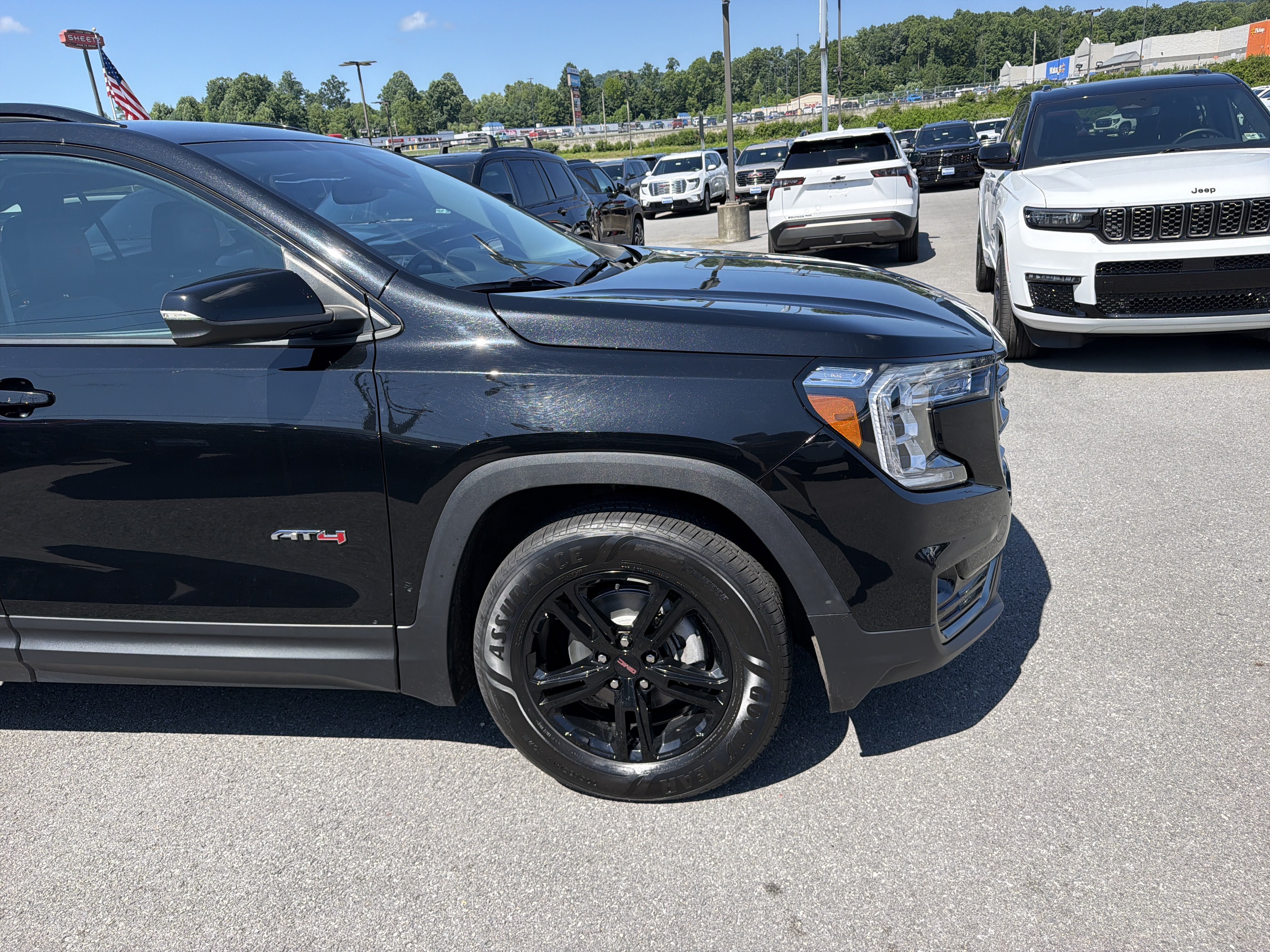 Used 2023 GMC Terrain AT4 AWD/4WD image 4