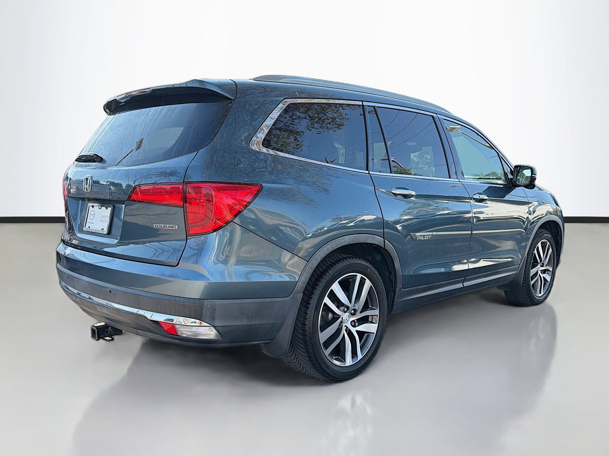 Used 2017 Honda Pilot Touring image 3
