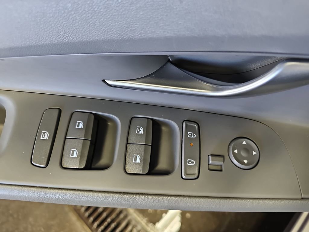 Used 2025 Hyundai Elantra SEL image 26