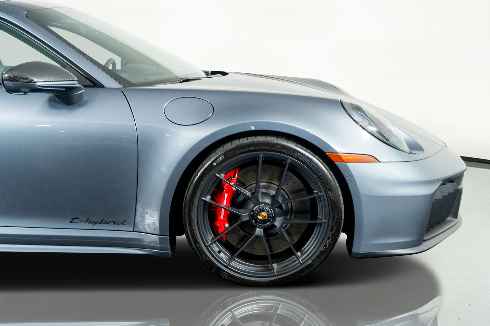 Used 2025 Porsche 911 Carrera 4 GTS image 24