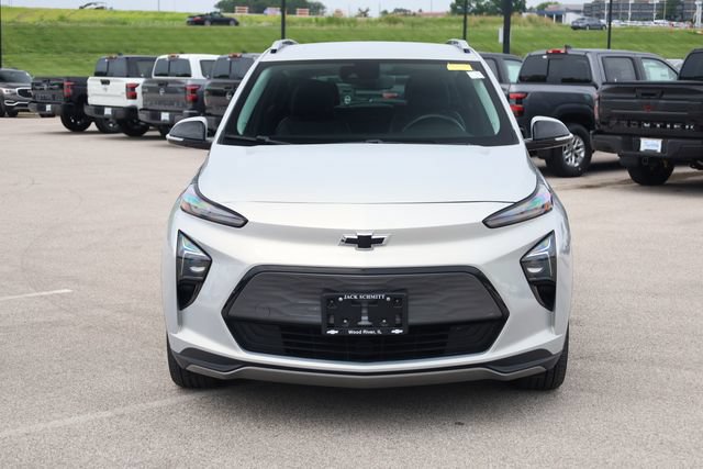 Used 2023 Chevrolet Bolt EUV LT w/ Convenience Package FWD image 3