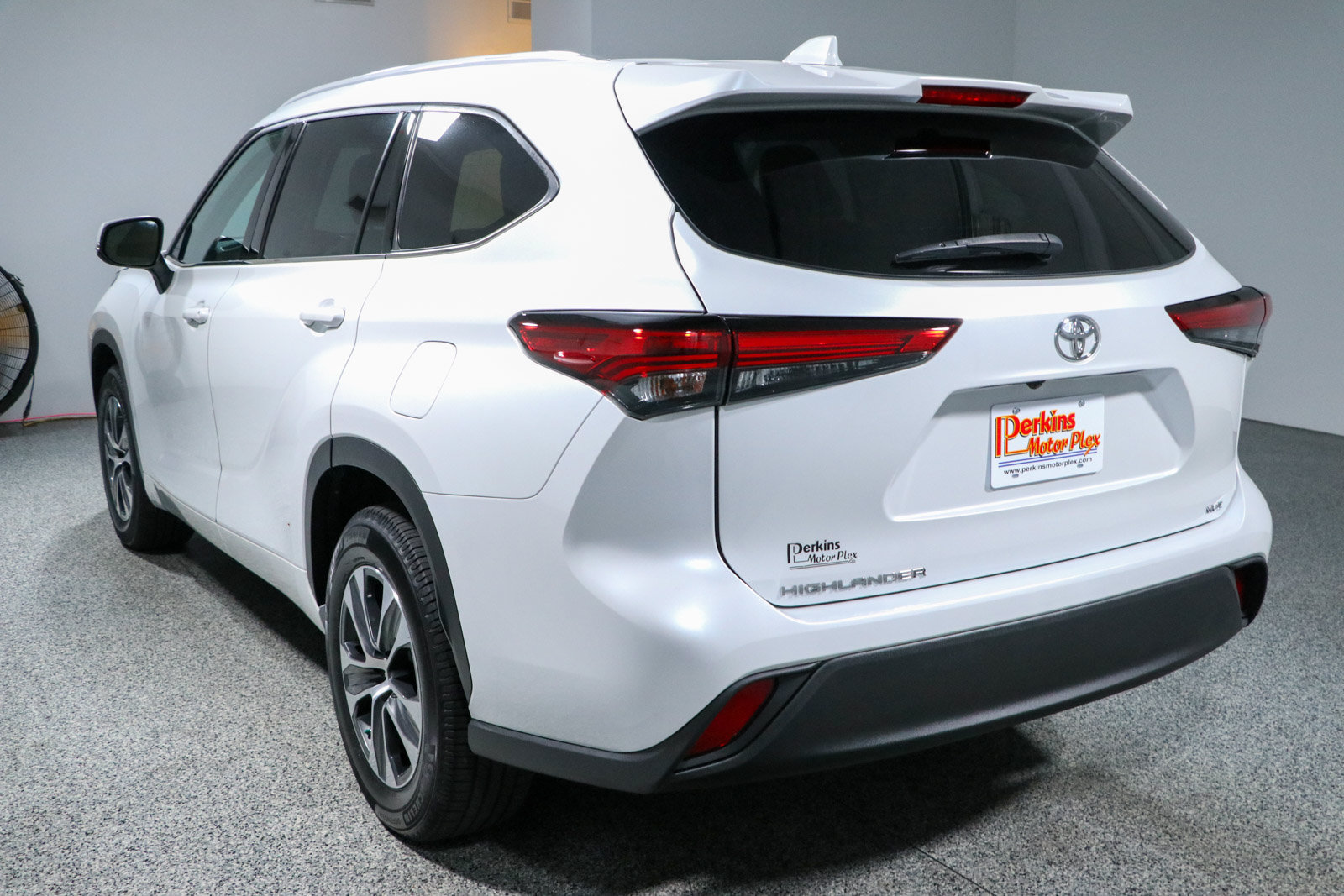 Used 2022 Toyota Highlander XLE FWD image 9