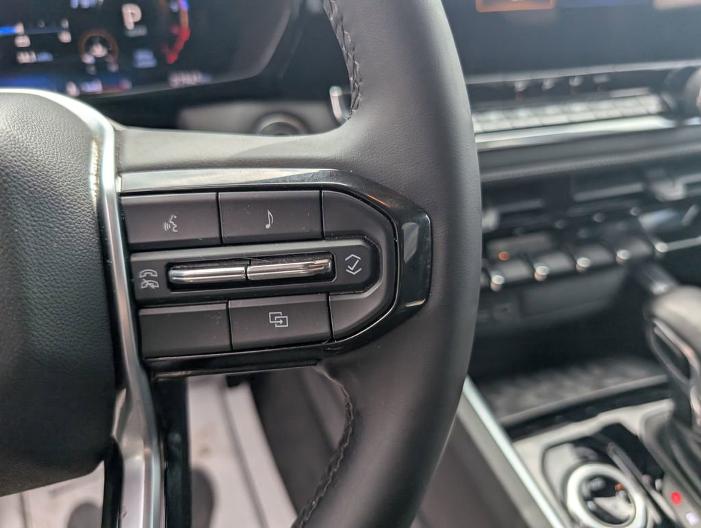 Used 2024 Chevrolet Colorado LT w/ LT Convenience Package image 19