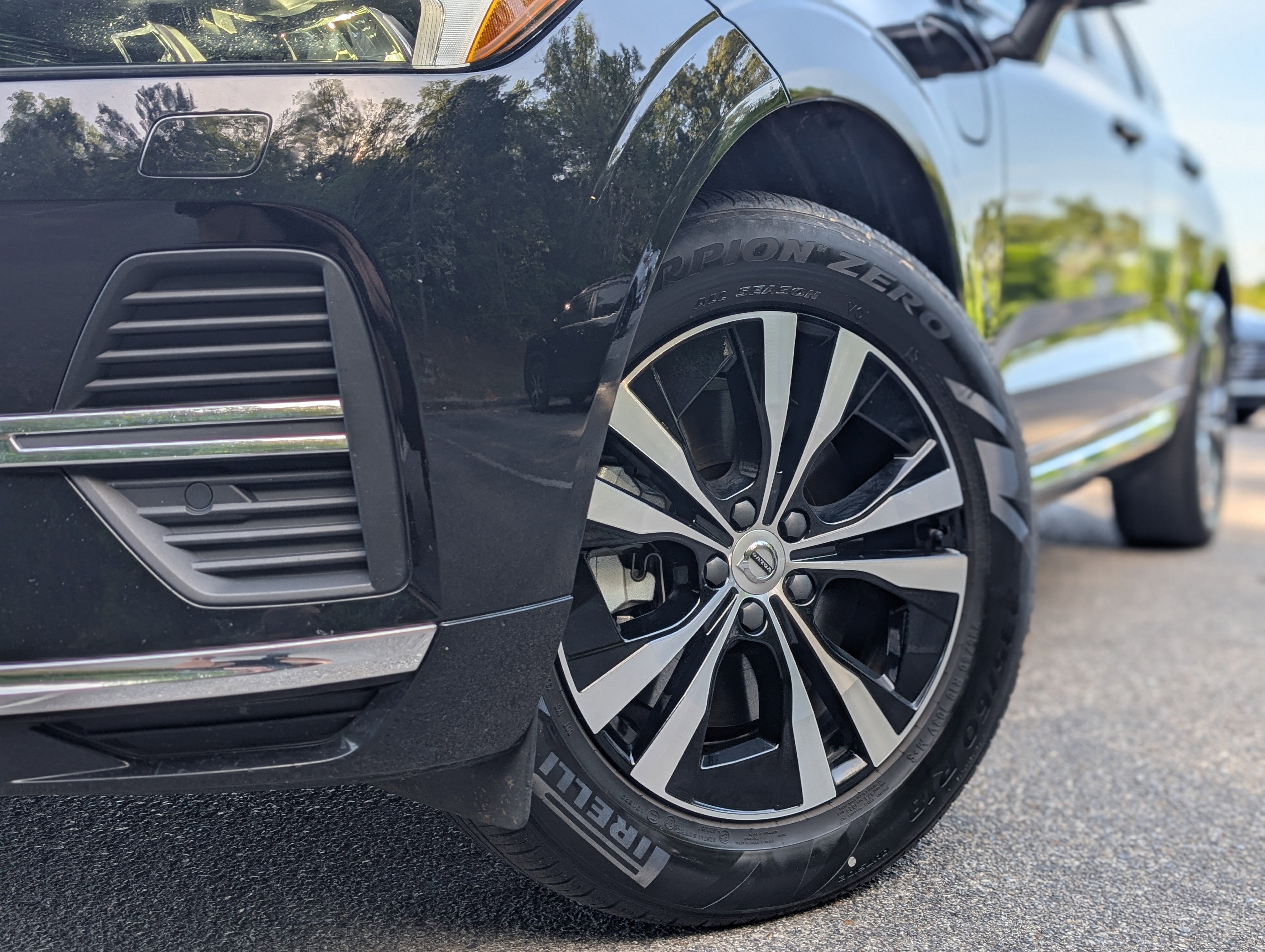 Used 2023 Volvo XC60 T8 Core image 34