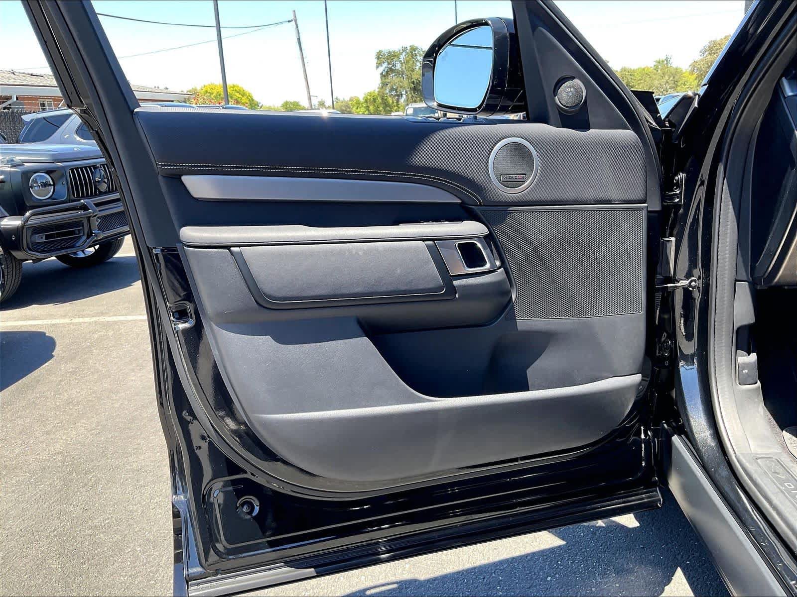 Used 2025 Land Rover Discovery Dynamic SE AWD/4WD image 23