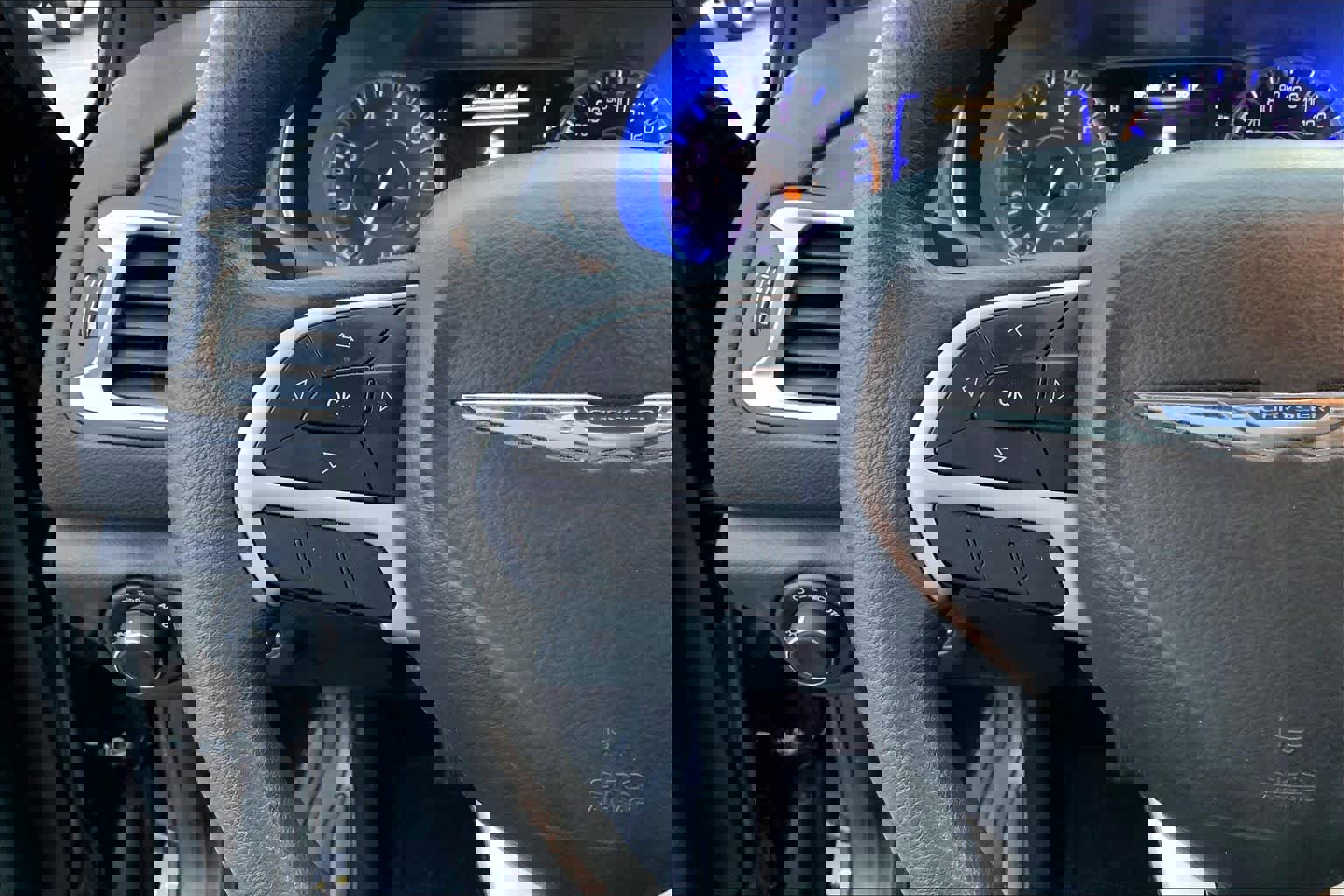 Used 2015 Chrysler 200 LX image 22