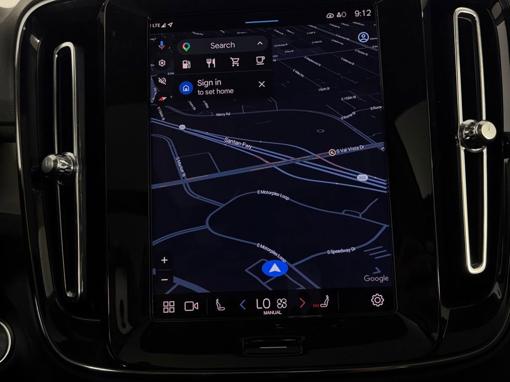 Used 2025 Volvo XC40 B5 Plus image 17