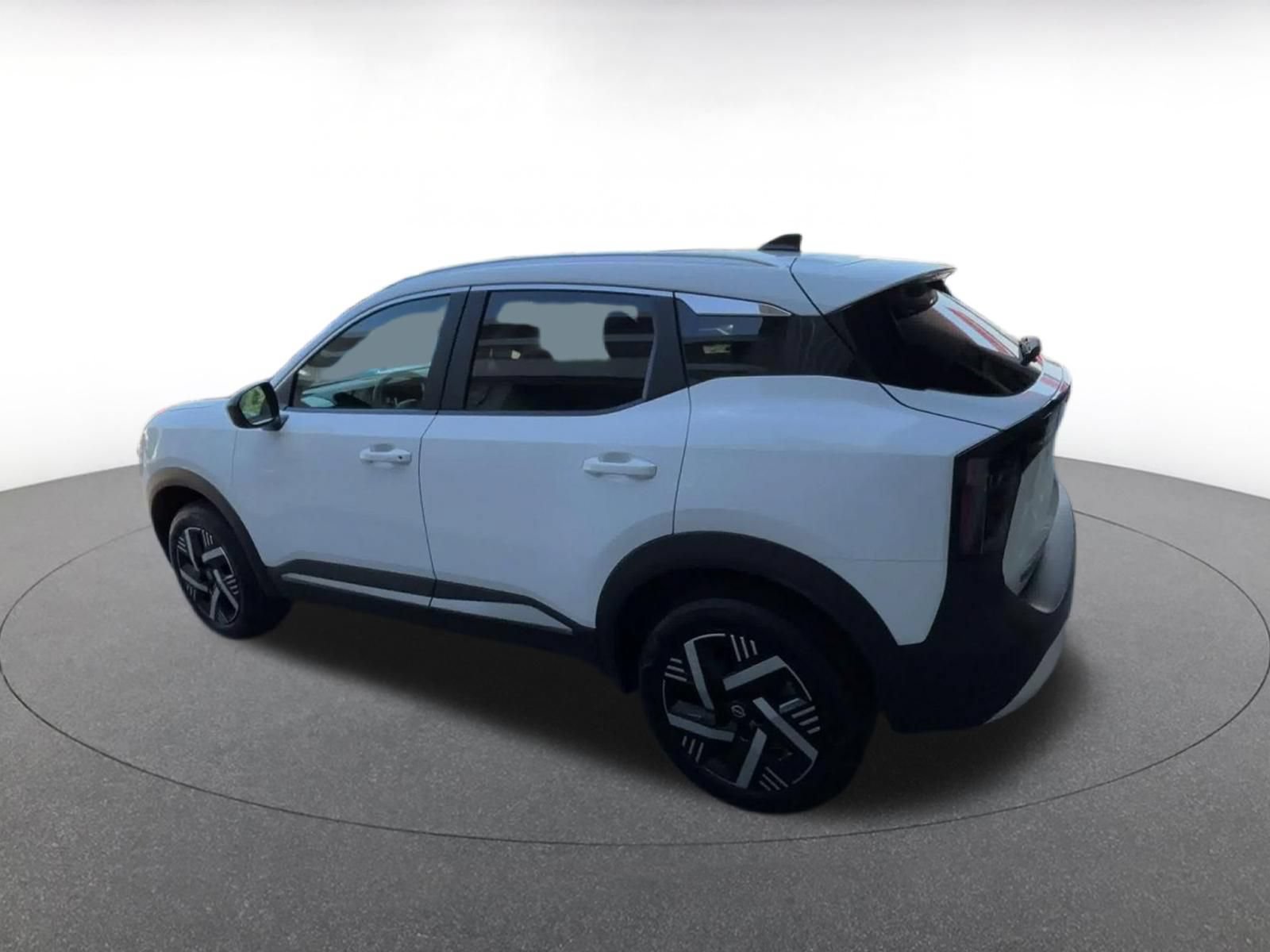 Used 2026 Nissan Kicks SV w/ Cold Weather Package FWD image 9