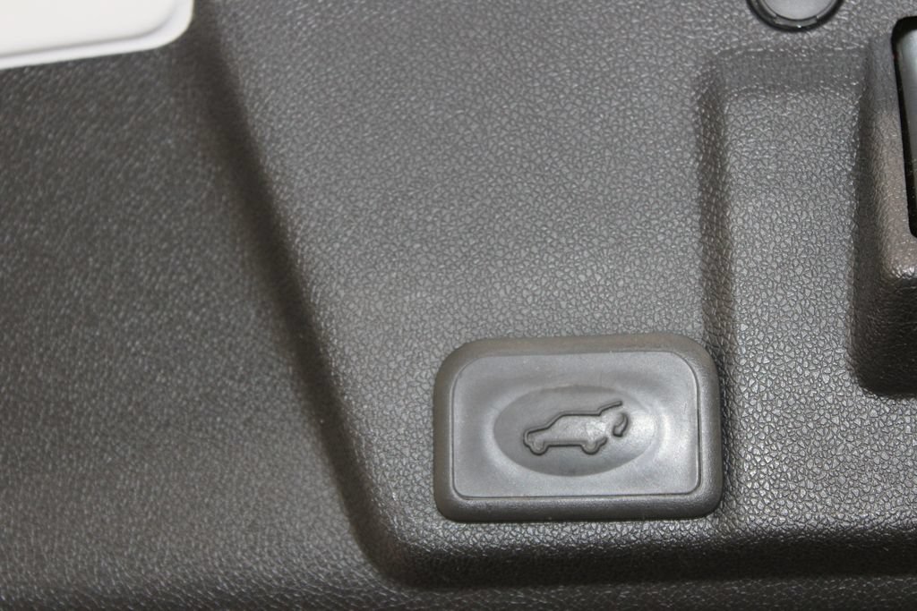 Used 2017 Chevrolet Traverse Premier FWD image 36
