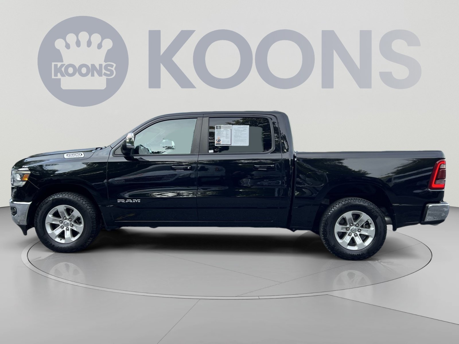 Used 2024 RAM 1500 Laramie AWD/4WD image 7