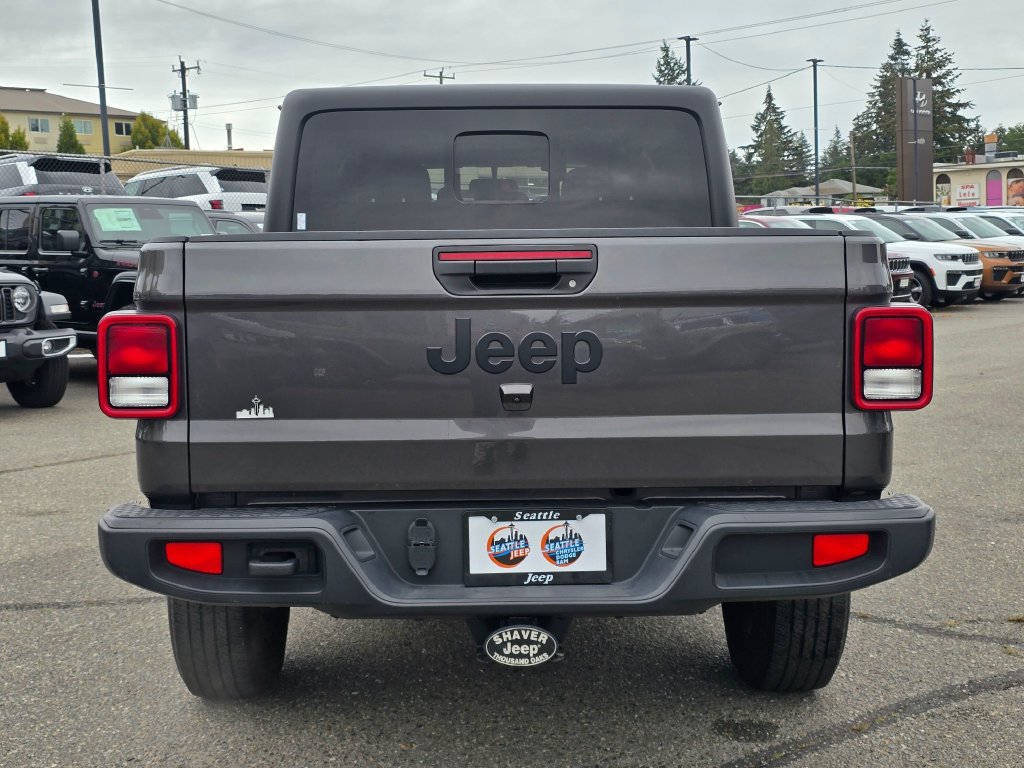Used 2022 Jeep Gladiator Sport AWD/4WD image 7