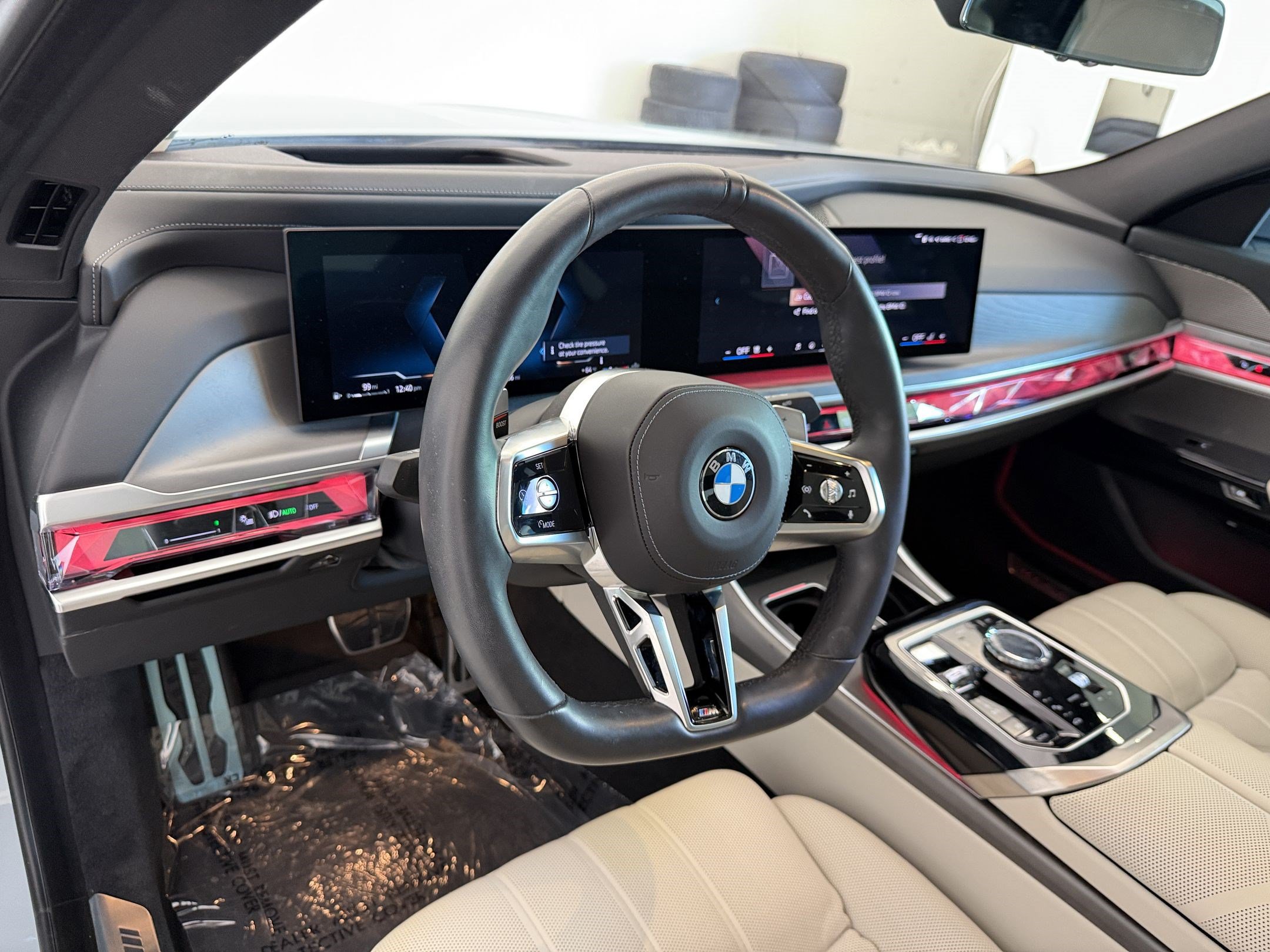 Certified 2023 BMW 760i xDrive AWD/4WD image 4