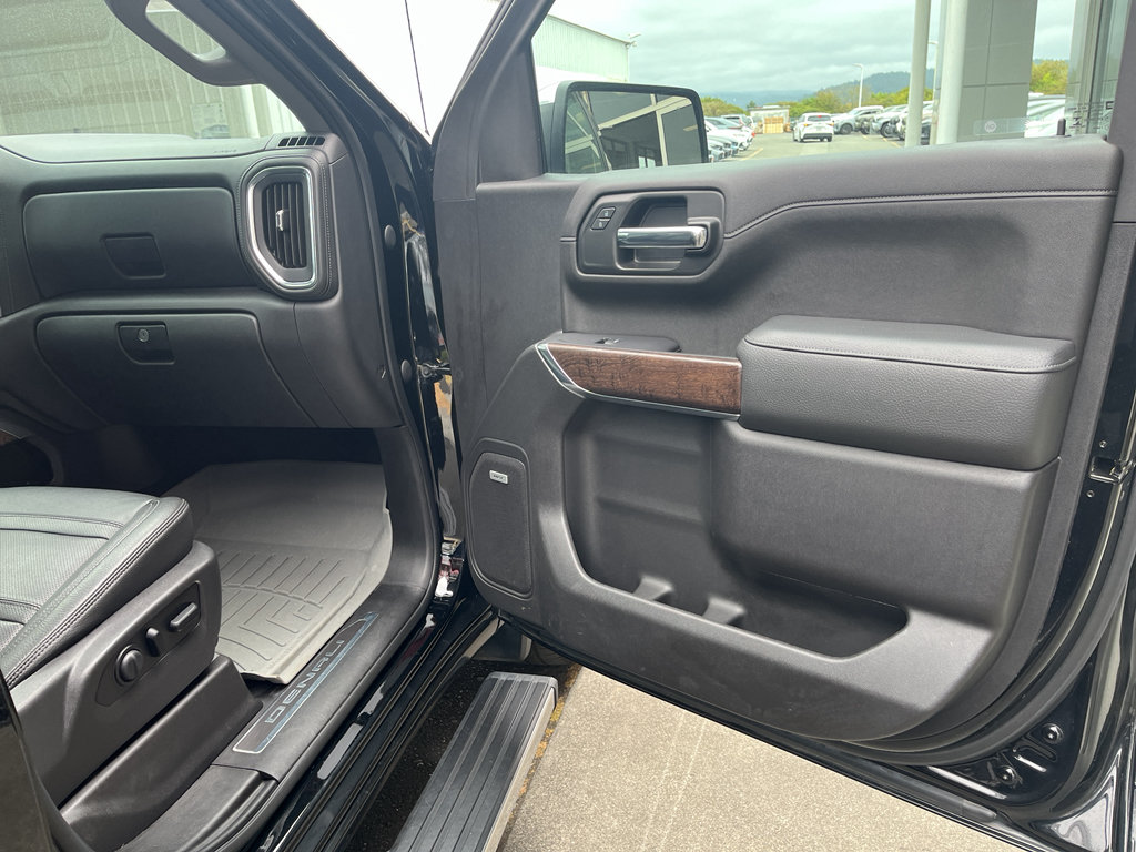 Used 2021 GMC Sierra 1500 Denali w/ Denali Ultimate Package AWD/4WD image 15