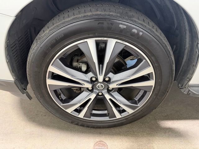 Used 2020 Nissan Pathfinder Platinum image 28