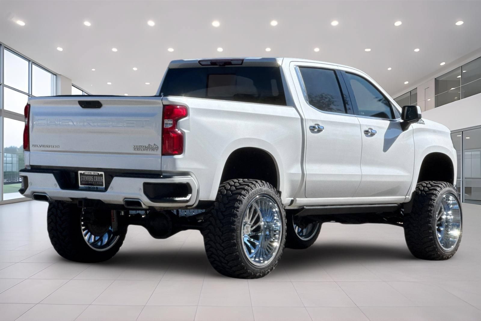 Used 2021 Chevrolet Silverado 1500 High Country w/ Technology Package AWD/4WD image 4