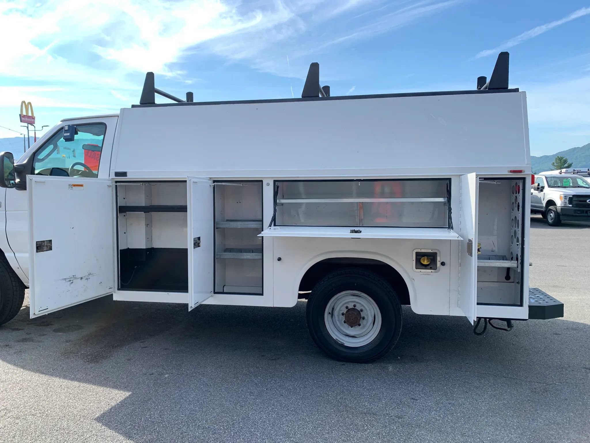 Used 2006 Ford E-350 and Econoline 350 Super Duty RWD image 22