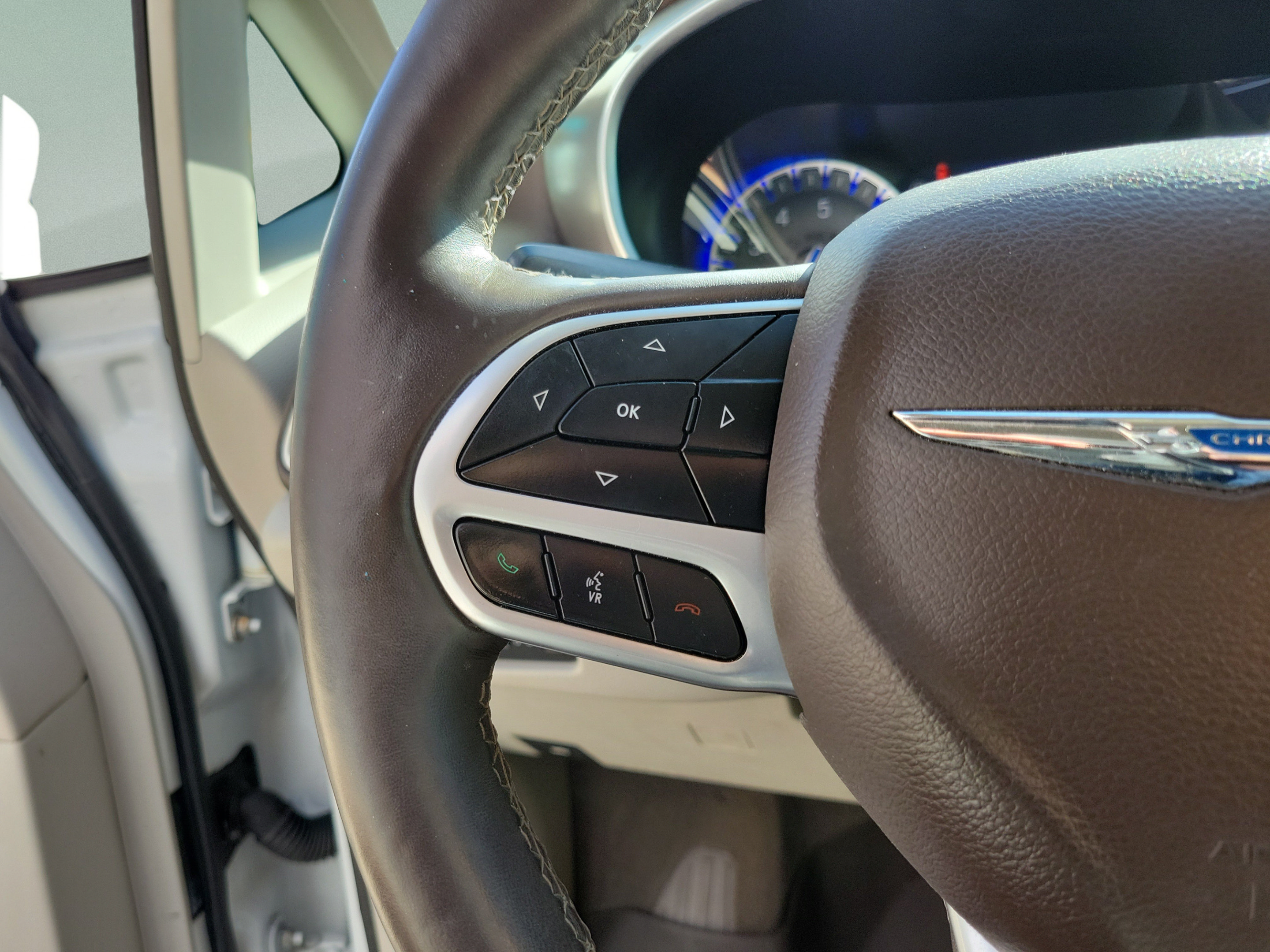 Used 2017 Chrysler Pacifica Touring-L Plus FWD image 13